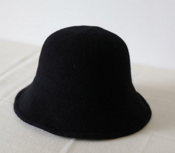 Γυναικείο μάλλινο καπέλο σε διάφορα χρώματα