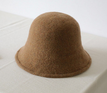 Γυναικείο μάλλινο καπέλο σε διάφορα χρώματα