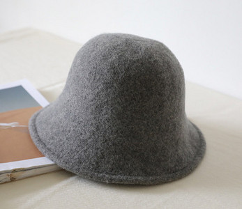 Γυναικείο μάλλινο καπέλο σε διάφορα χρώματα