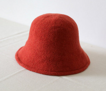 Γυναικείο μάλλινο καπέλο σε διάφορα χρώματα