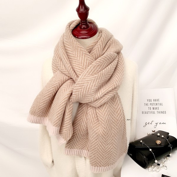 Модерен плетен шал подходящ за зимата с дължина 200см