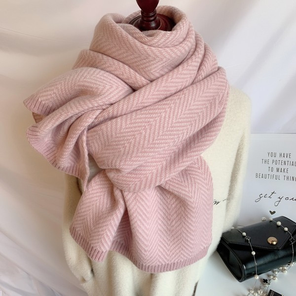 Модерен плетен шал подходящ за зимата с дължина 200см