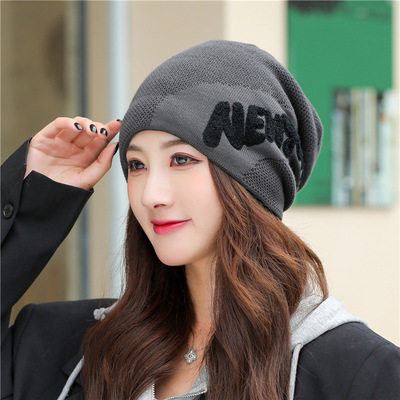 Pălărie tricotată de toamnă cu inscripție pentru femei