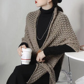 Modernus moteriškas megztas šalikas