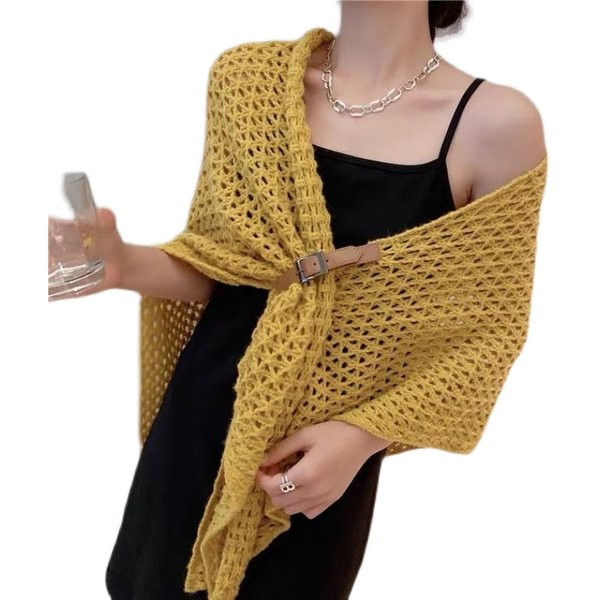 Modernus moteriškas megztas šalikas