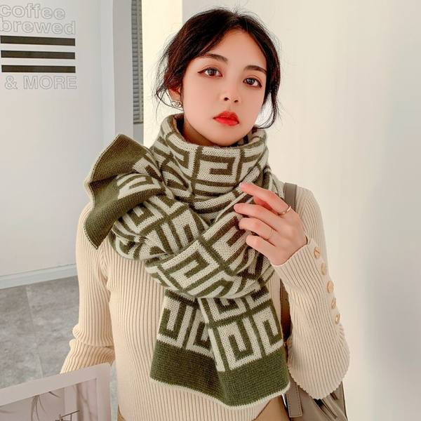 Ζεστό γυναικείο χειμωνιάτικο κασκόλ