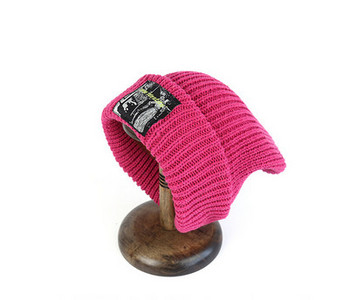 Πλεκτό γυναικείο καπέλο με στάμπα