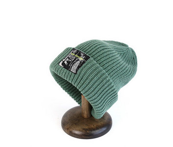 Πλεκτό γυναικείο καπέλο με στάμπα