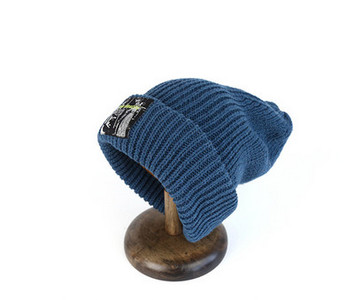 Πλεκτό γυναικείο καπέλο με στάμπα