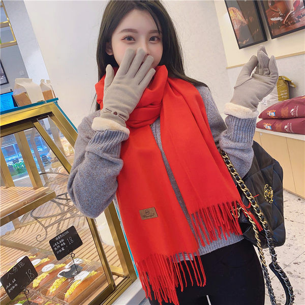 Дамски едноцветен шал с ресни за есента и зимата 