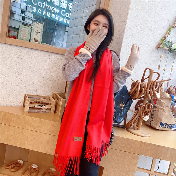 Дамски едноцветен шал с ресни за есента и зимата 