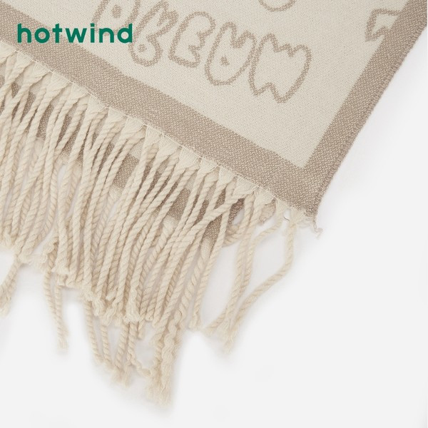 Дамски зимен шал в бежов цвят с ресни