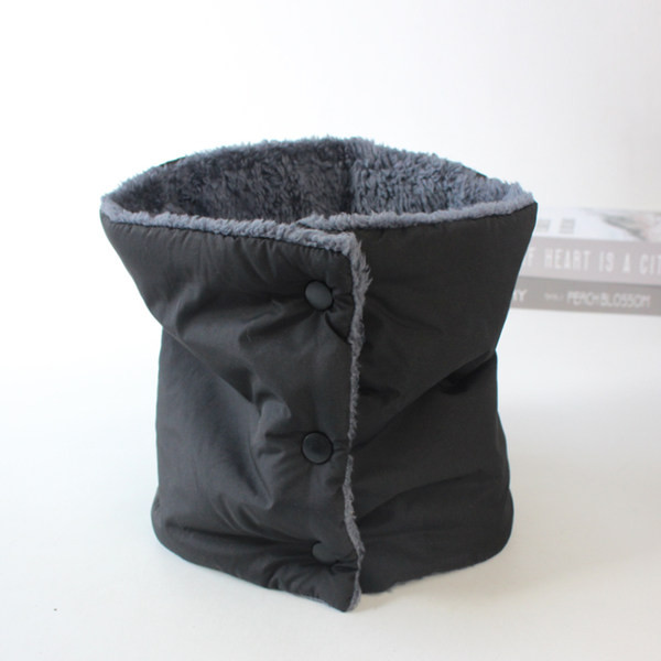 Дамска яка с копчета и пух в черен и червен цвят