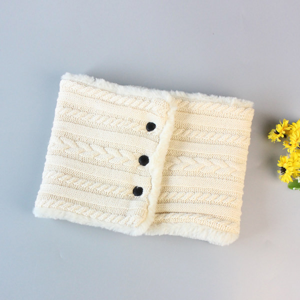 Дамски топъл шал тип яка с копчета