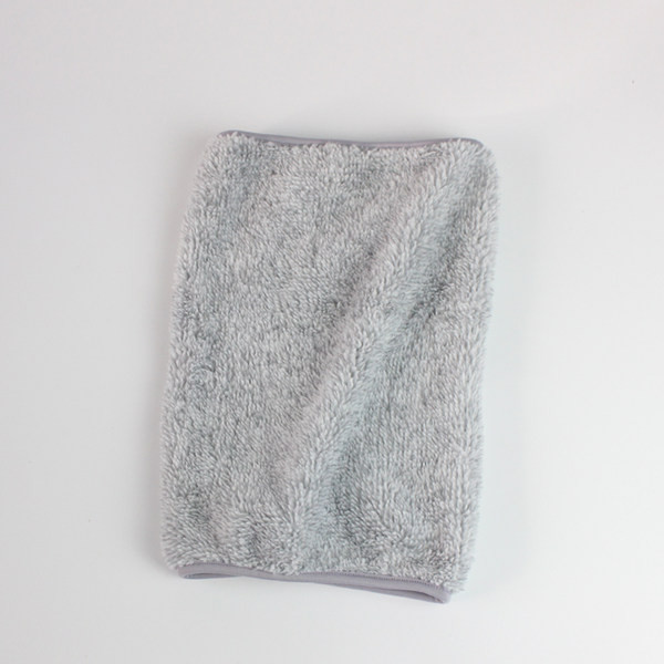 Γυναικείο πουπουλένιο γιακά σε γκρι χρώμα