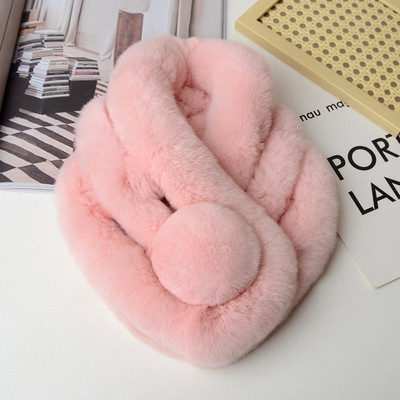 Стилен дамски пухен шал тип яка