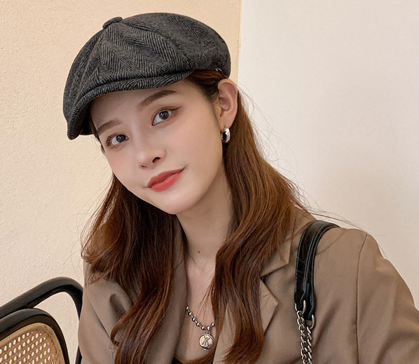 Дамска шапка тип барета - регулируема