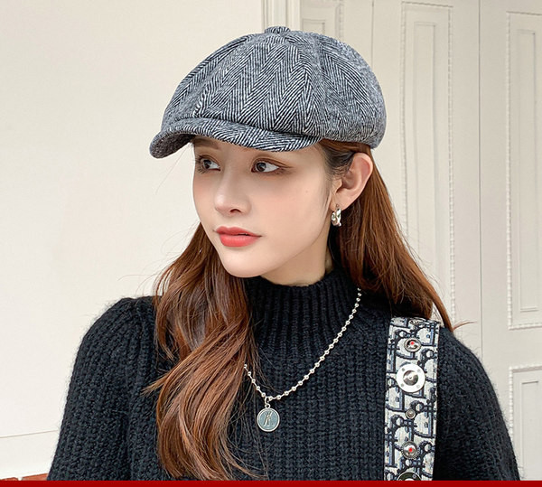 Дамска шапка тип барета - регулируема