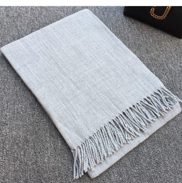 Jednobojni ženski šal sa resama za zimu