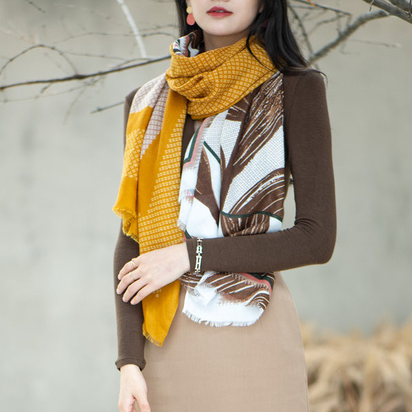 Novi model ženske marame sa šarenim uzorkom