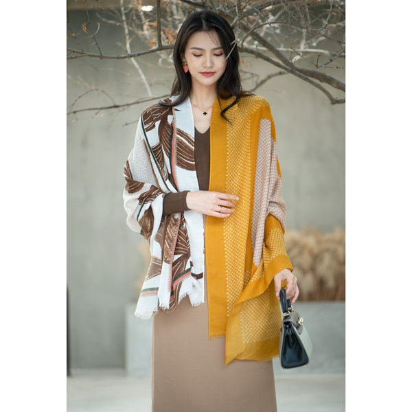 Novi model ženske marame sa šarenim uzorkom