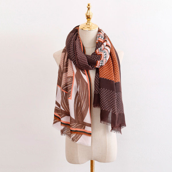 Novi model ženske marame sa šarenim uzorkom