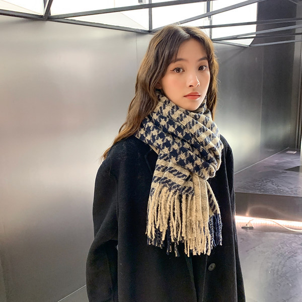 Нов модел кариран шал с ресни