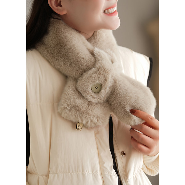 Γυναικείο κασκόλ  γιακά από έκο  γούνα με κουμπί