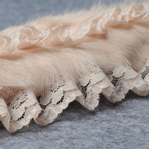 Стилна дамска яка с изкуствен пух и дантела