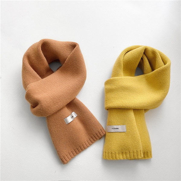 Jednobojni ženski topli šal sa grbom