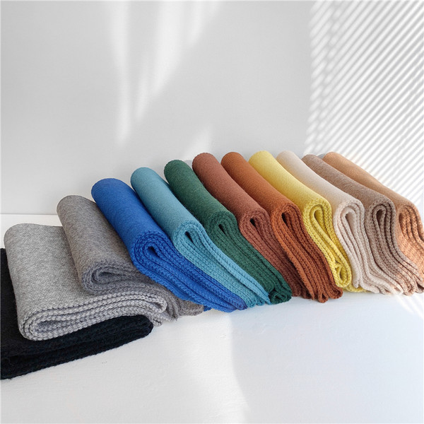 Jednobojni ženski topli šal sa grbom