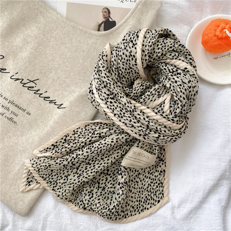 Дамски шал за пролетта и есента с намачкан ефект