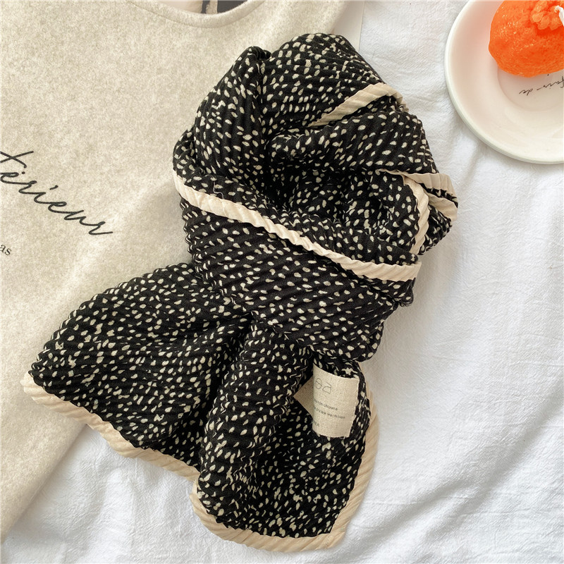 Дамски шал за пролетта и есента с намачкан ефект