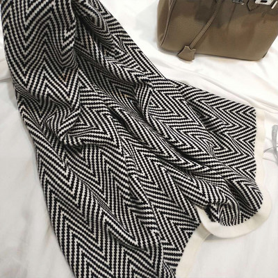 Есенно-зимен дамски шал с копчета в три цвята