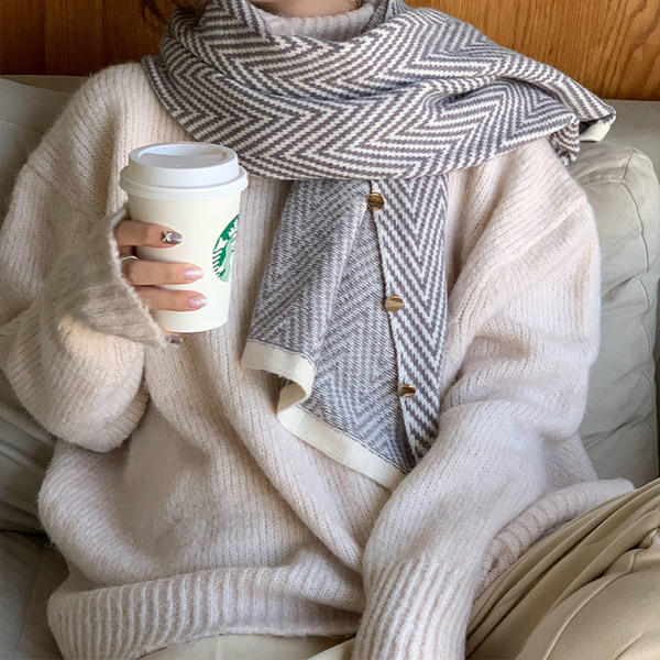 Есенно-зимен дамски шал с копчета в три цвята