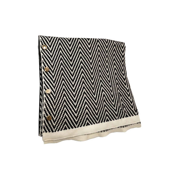 Есенно-зимен дамски шал с копчета в три цвята