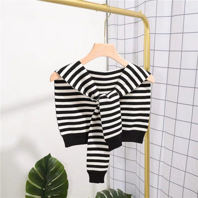 Нов модел дамски плетен шал с издължена задна част