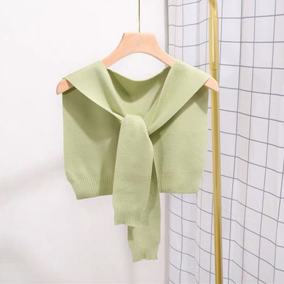 Нов модел дамски плетен шал с издължена задна част