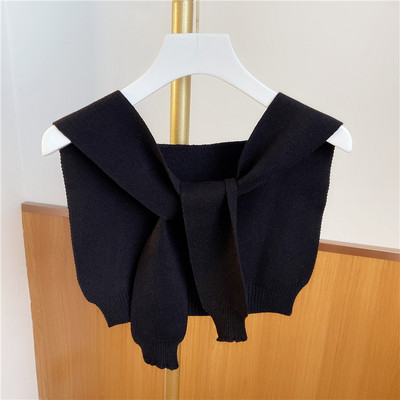 Нов модел дамски плетен шал с издължена задна част