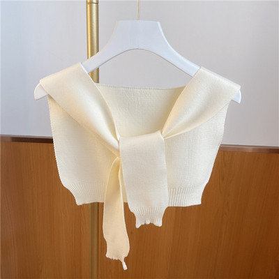 Нов модел дамски плетен шал с издължена задна част