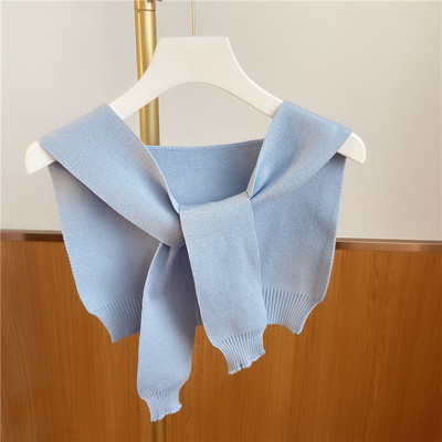 Нов модел дамски плетен шал с издължена задна част