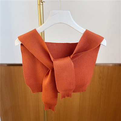 Нов модел дамски плетен шал с издължена задна част