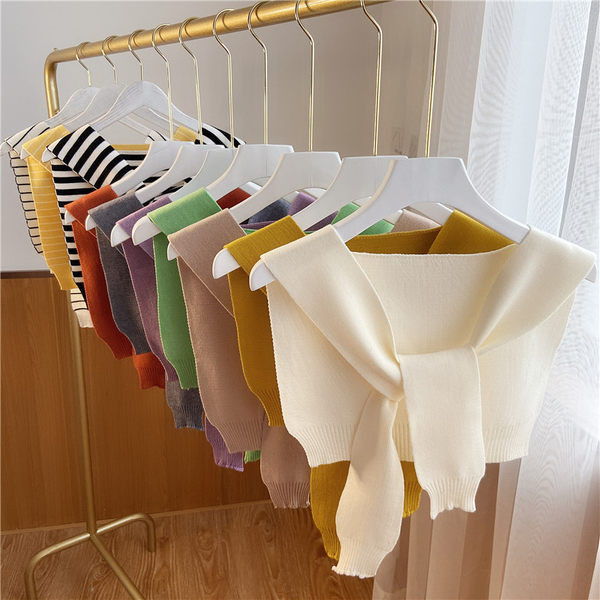 Нов модел дамски плетен шал с издължена задна част