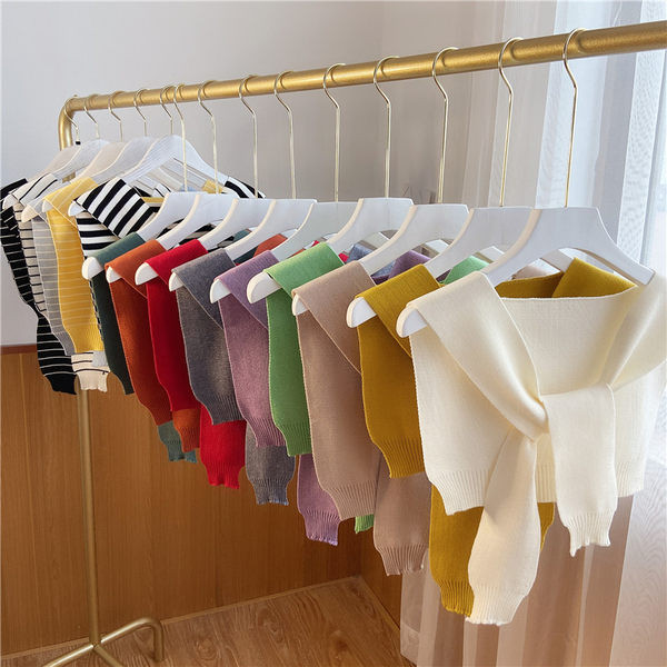 Нов модел дамски плетен шал с издължена задна част