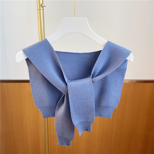 Нов модел дамски плетен шал с издължена задна част