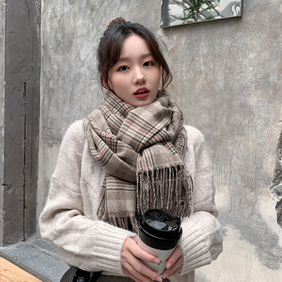 Γυναικείο κασκόλ για το φθινοπώρο- και το χειμόνα με κρόσσια - μονόχρωμα και καρό