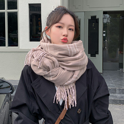 Γυναικείο κασκόλ για το φθινοπώρο- και το χειμόνα με κρόσσια - μονόχρωμα και καρό