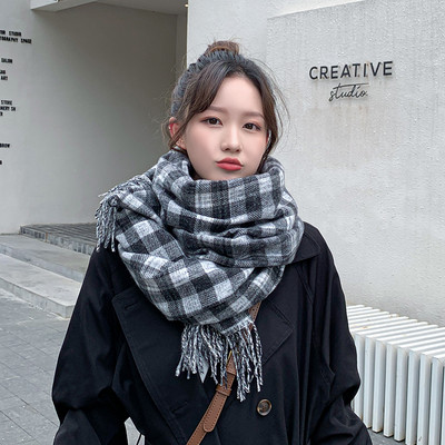 Γυναικείο κασκόλ για το φθινοπώρο- και το χειμόνα με κρόσσια - μονόχρωμα και καρό