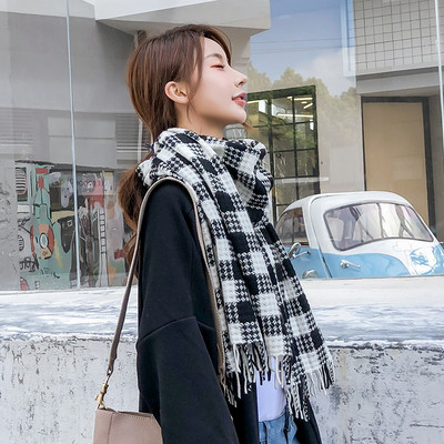 Γυναικείο κασκόλ για το φθινοπώρο- και το χειμόνα με κρόσσια - μονόχρωμα και καρό