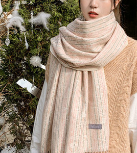 Moderan zimski šal sa grbom